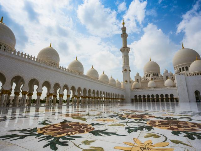 В Абу-Даби появилась новая экскурсия по мечетям