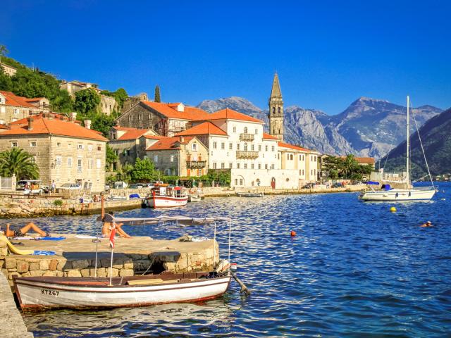 Лоукостеры продлили туристический сезон в Черногории