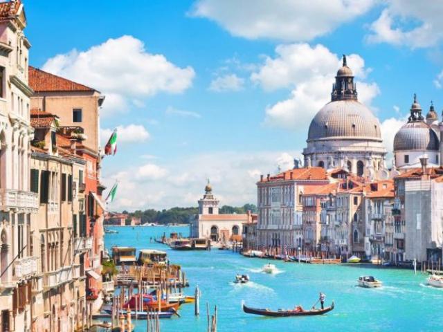 Италия бесплатно продлит визы российским туристам