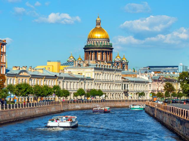 В Санкт-Петербурге введут новые антикоронавирусные ограничения