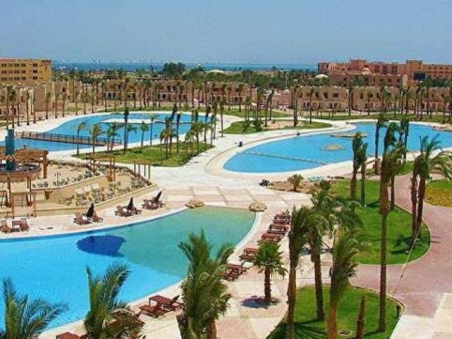 Отельеры Египта отказались выселять застрявших в стране туристов